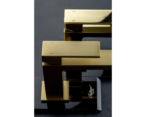 Boheme Cмеситель для умывальника Qubic Matt Gold 471-MG