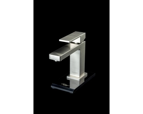 Boheme Cмеситель для умывальника Qubic Brushed Nickel 471-NB