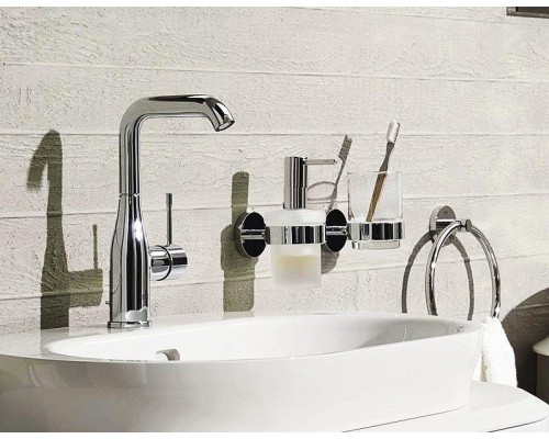 Смеситель для умывальника Grohe Essence New 32628001