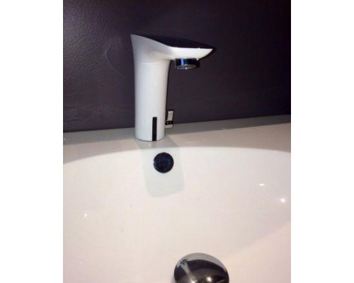 Смеситель hansgrohe PuraVida для раковины электронный с регулировкой температуры, белый/хром 15170400