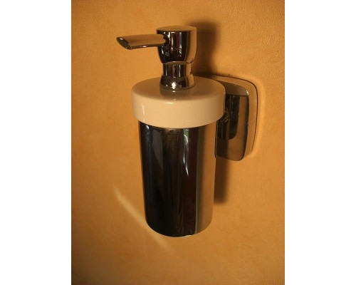 Дозатор Hansgrohe PuraVida 41503000